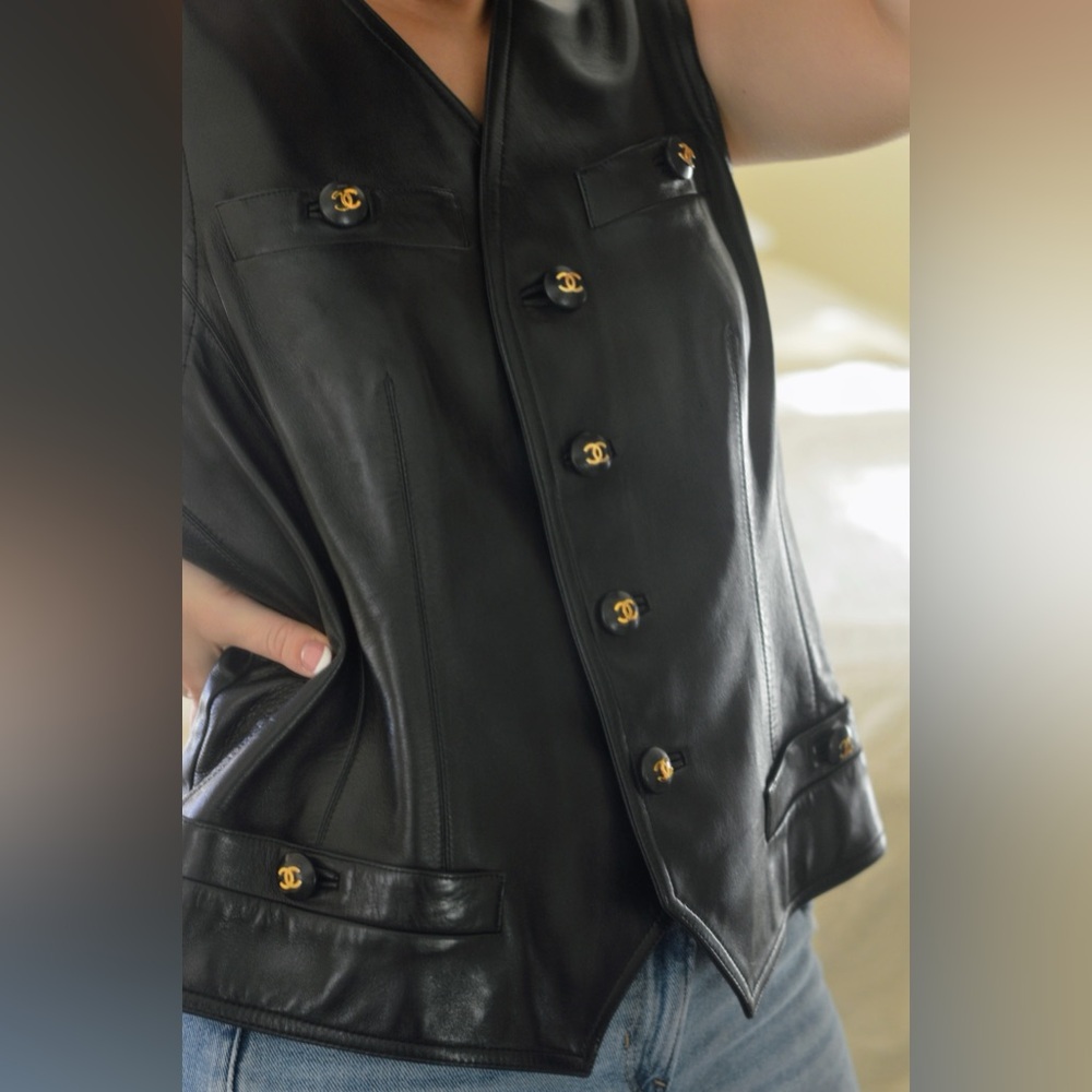 SOLD! Vintage Chanel 1992 black leather vest estimated size 46/48/50